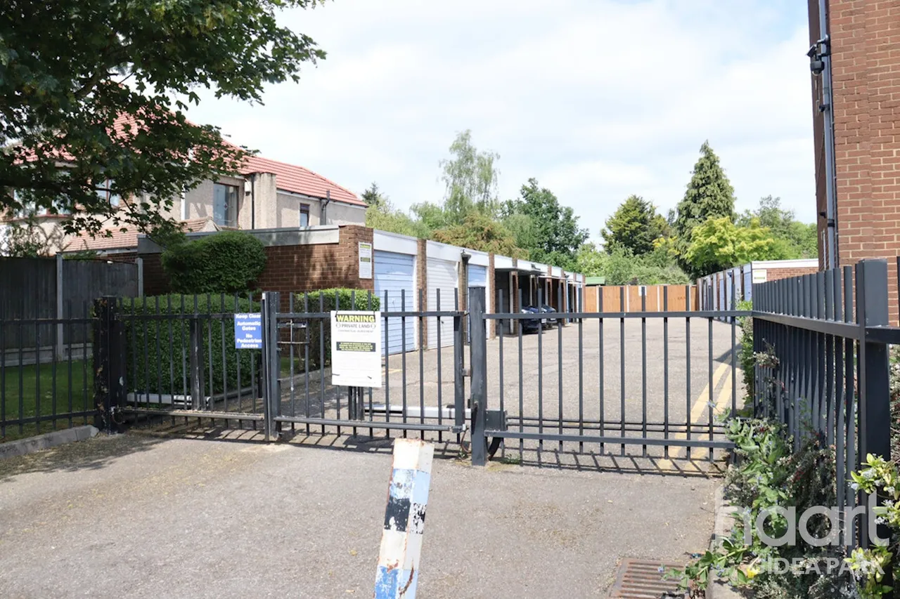 Station Road, Gidea Park, RM2, photo 2