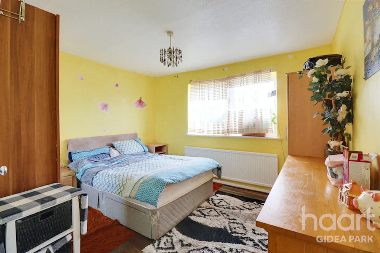 Station Road, Gidea Park, RM2, photo 6