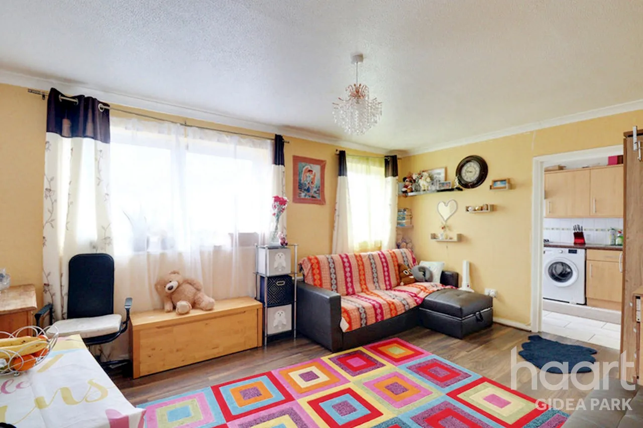 Station Road, Gidea Park, RM2, photo 4
