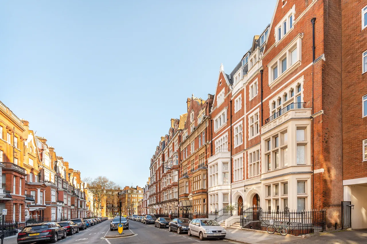 Flat 310, 20 Palace Court, London, photo 9
