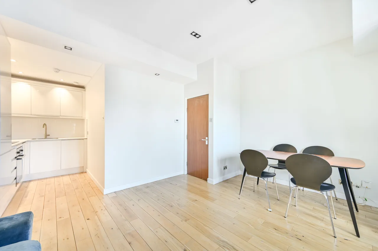 Flat 310, 20 Palace Court, London, photo 6