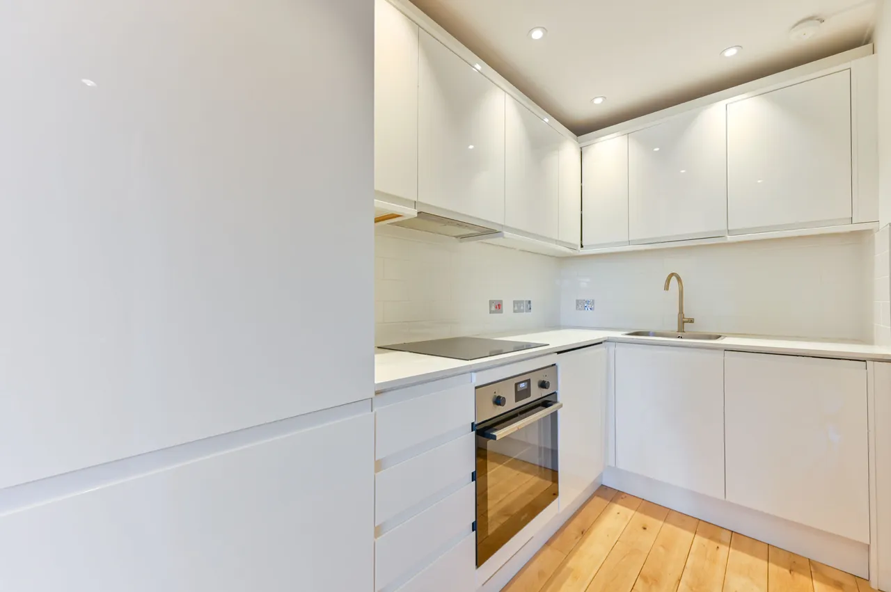 Flat 310, 20 Palace Court, London, photo 4