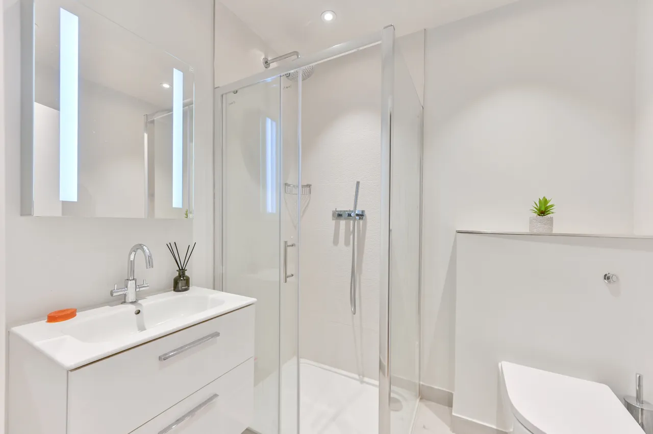 Flat 310, 20 Palace Court, London, photo 5