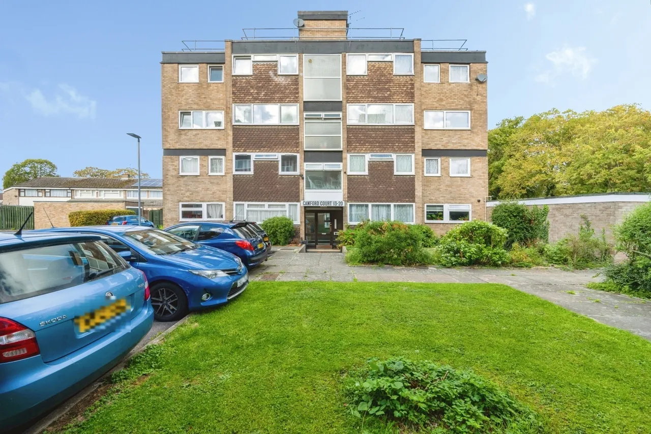 3 bed flat for sale, Camford Court, Bedford, MK42