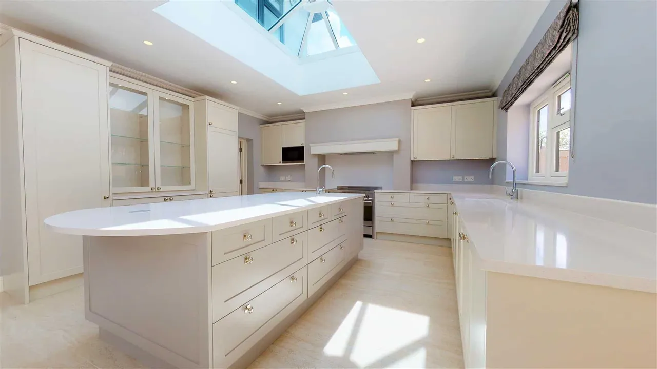 Stradbroke Grove, Buckhurst Hill, photo 5