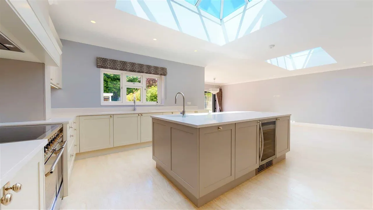Stradbroke Grove, Buckhurst Hill, photo 6