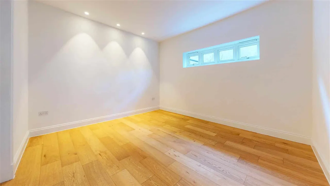 Stradbroke Grove, Buckhurst Hill, photo 8