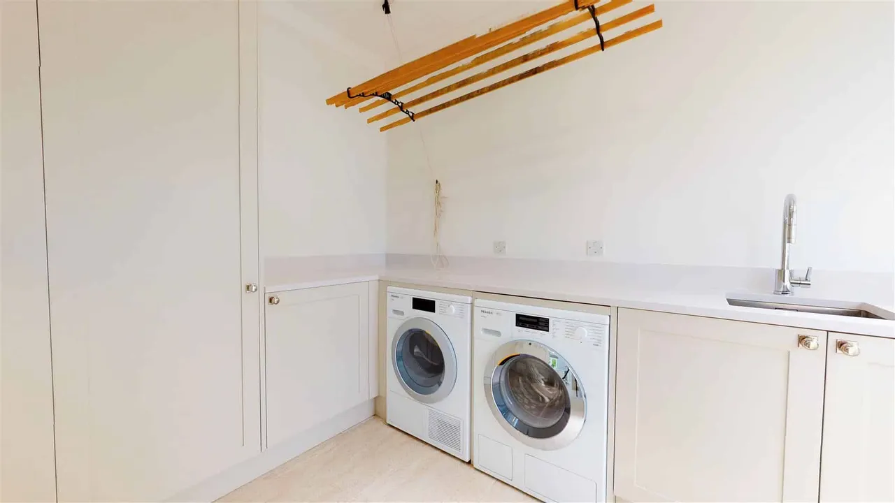 Stradbroke Grove, Buckhurst Hill, photo 7