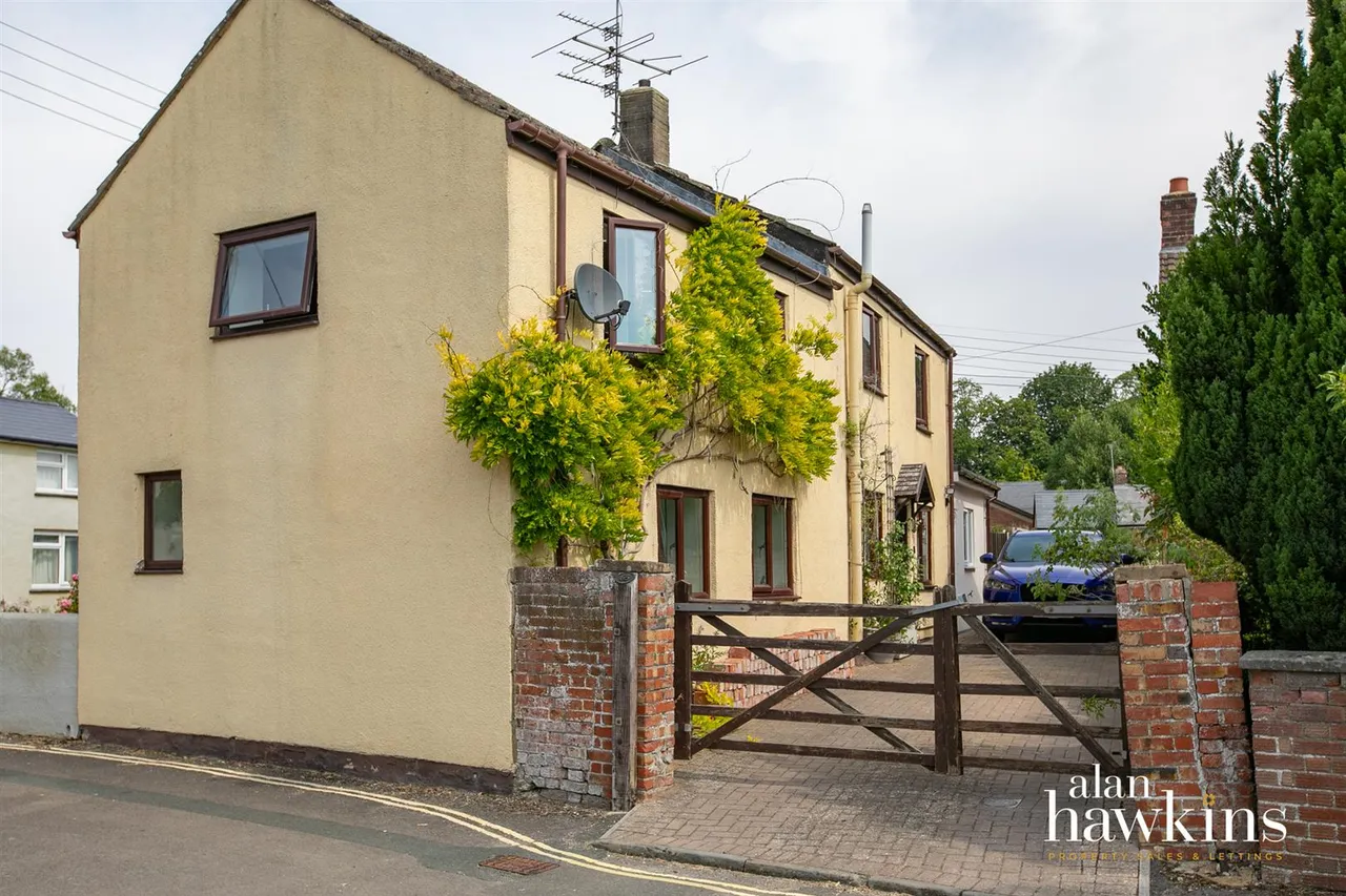3 bed house for sale, High Street, Royal Wootton Bassett, SN4