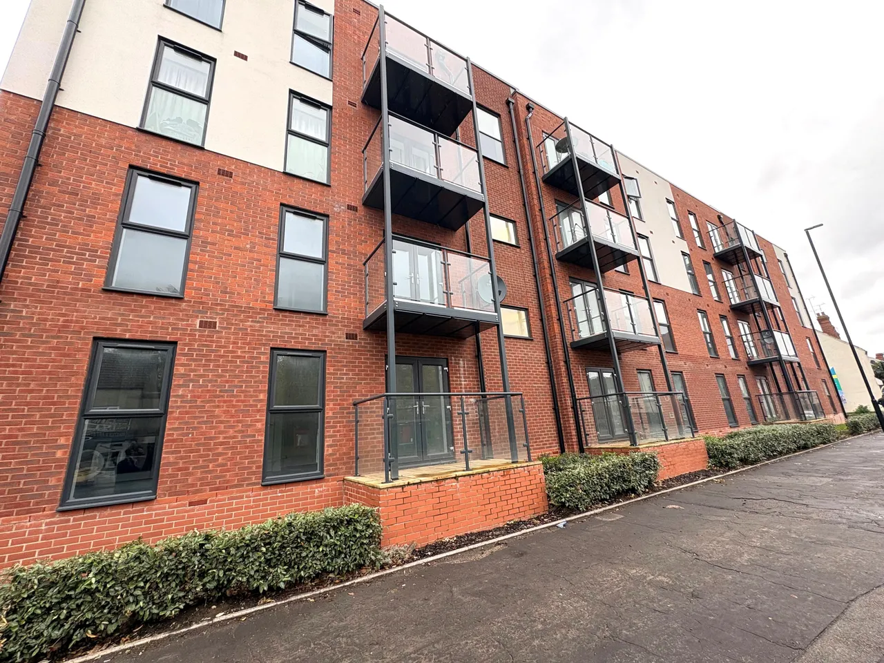 2 bed flat to rent, Skybridge Close, CV6
