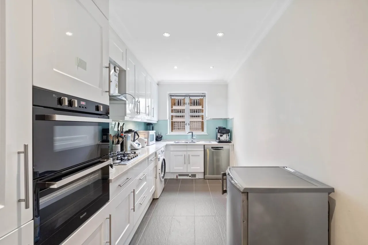 Rowan Lodge, Kensington Green, W8 5UJ, photo 2