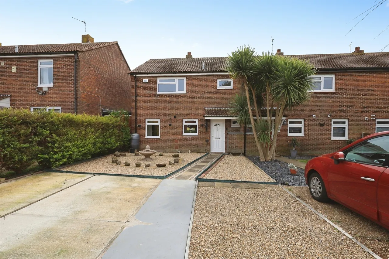 3 bed house for sale — Woburn Way, Eastbourne