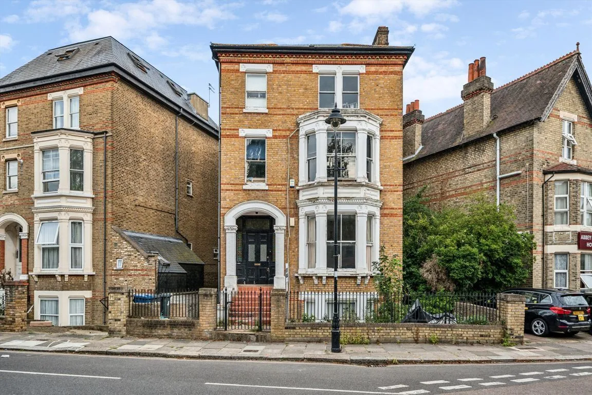 2 bed flat to rent, Grange Park, W5