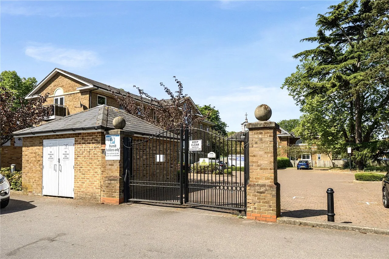 Maplehurst Close,, Bexley, DA2, photo 4