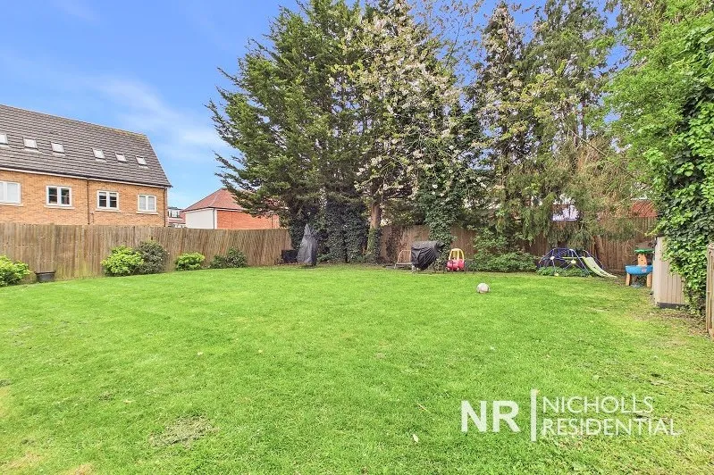 Cox Lane, Ewell, KT19, photo 2