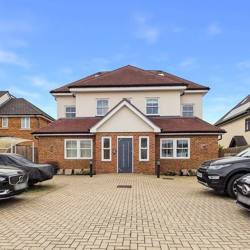 Cox Lane, Ewell, KT19, photo 13