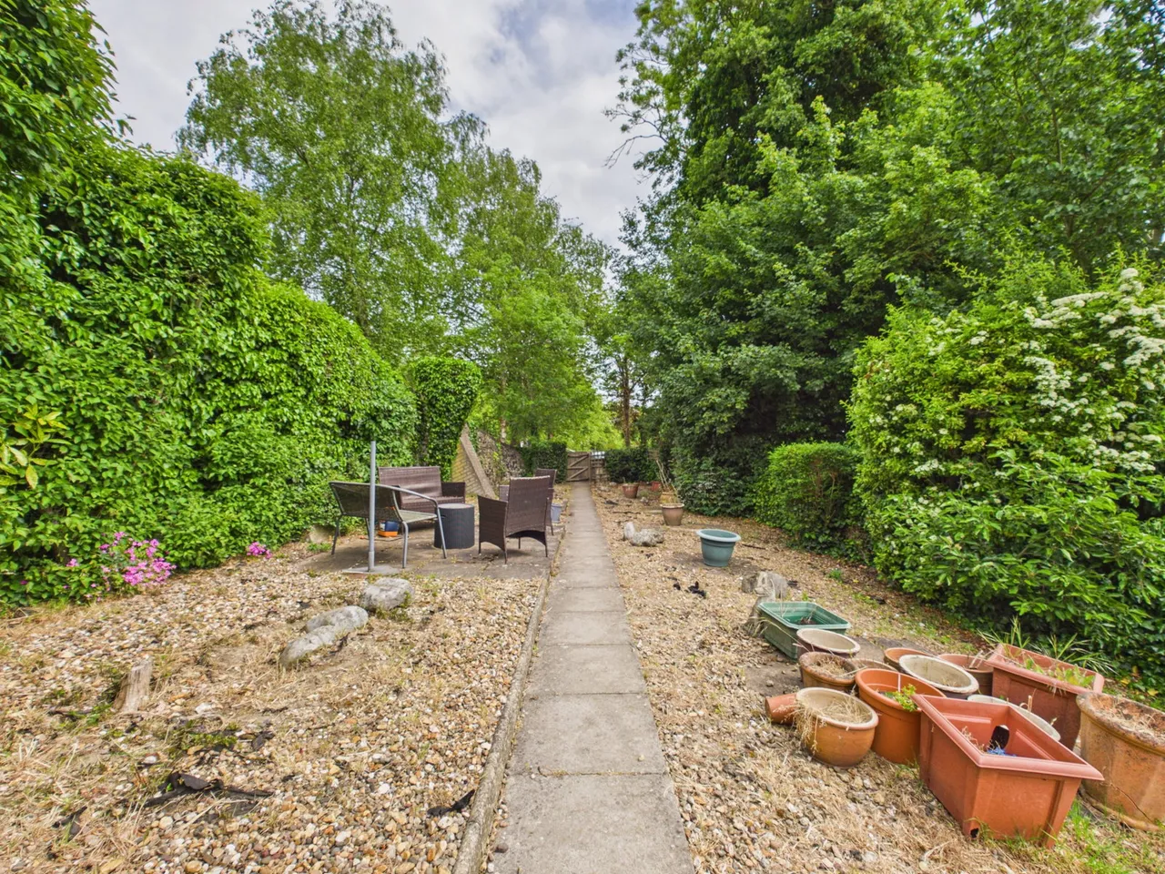 Rochester Road, Cuxton, ME2, photo 22