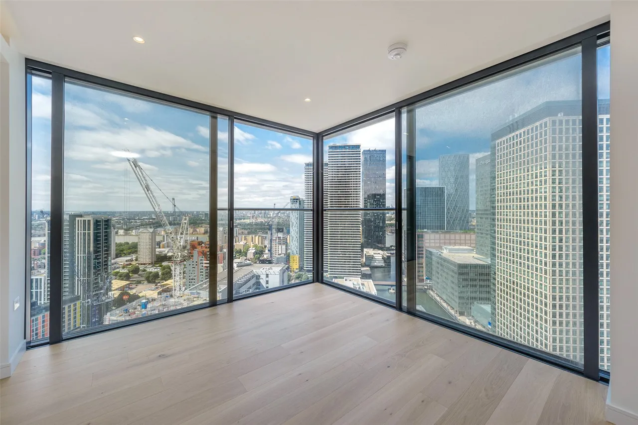 2 bed flat for sale, Marsh Wall, Canary Wharf, E14
