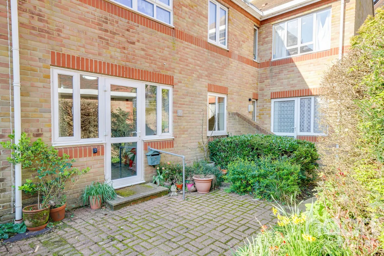 1 bed flat for sale, Newland Street, Witham, CM8