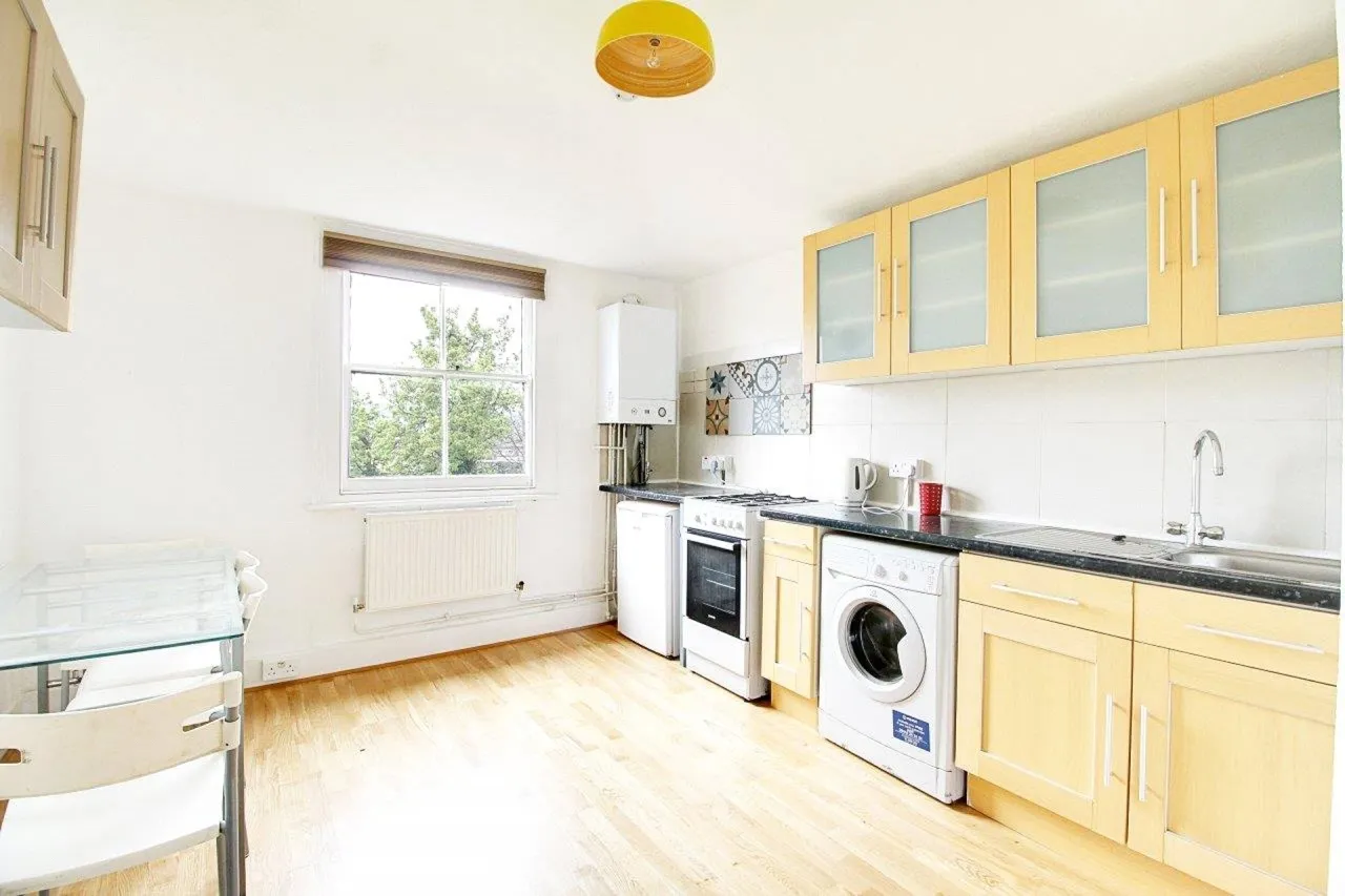 Hillfield Avenue, Crouch End, photo 2