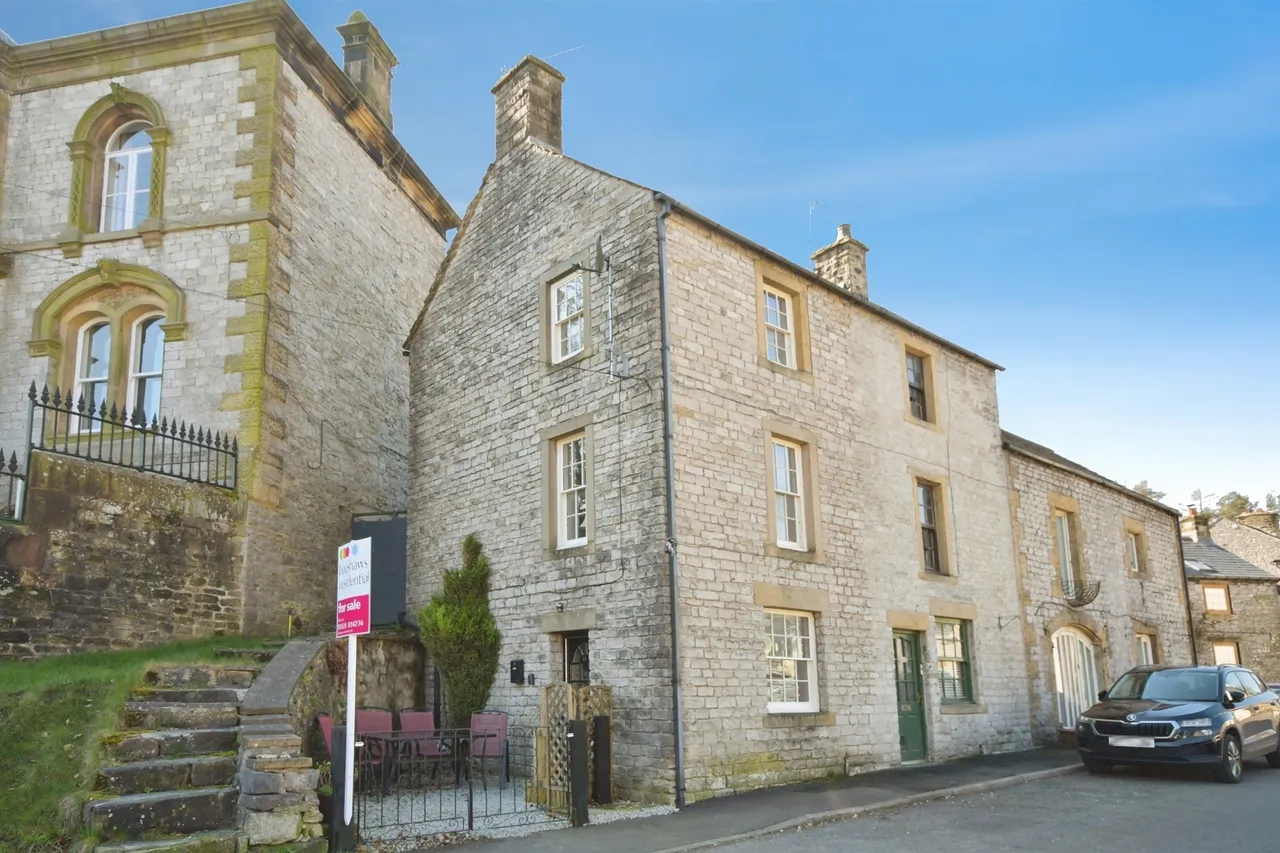 2 bed house for sale — Market Square, Tideswell, Buxton