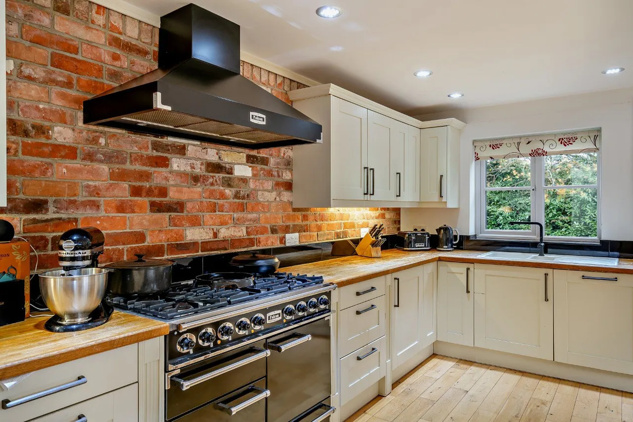 Hermitage Road, Cold Ash, Thatcham, Berkshire, RG18 9JN, photo 4
