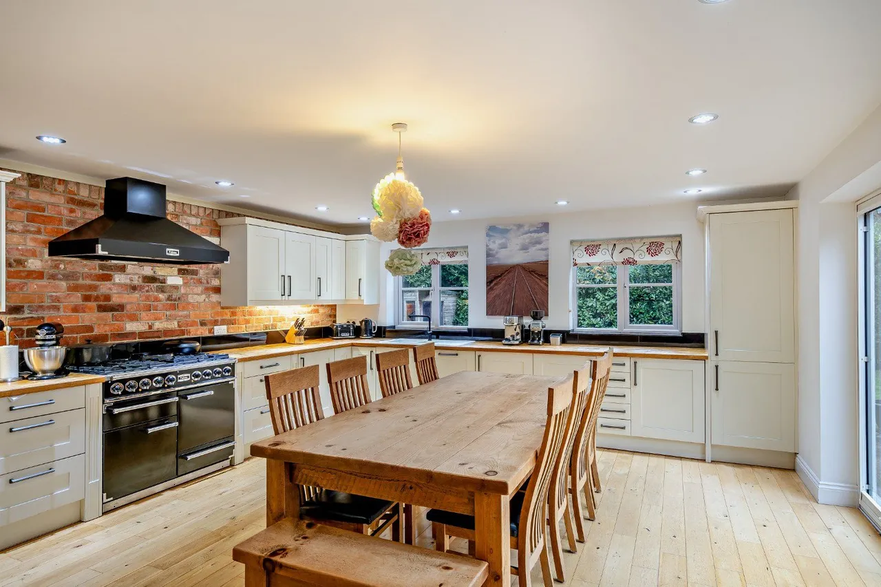 Hermitage Road, Cold Ash, Thatcham, Berkshire, RG18 9JN, photo 2