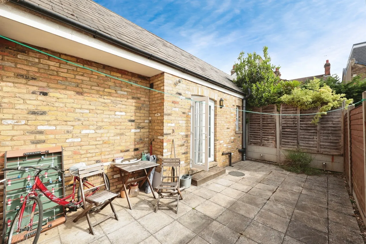 Holywell Road, Watford, WD18, photo 7
