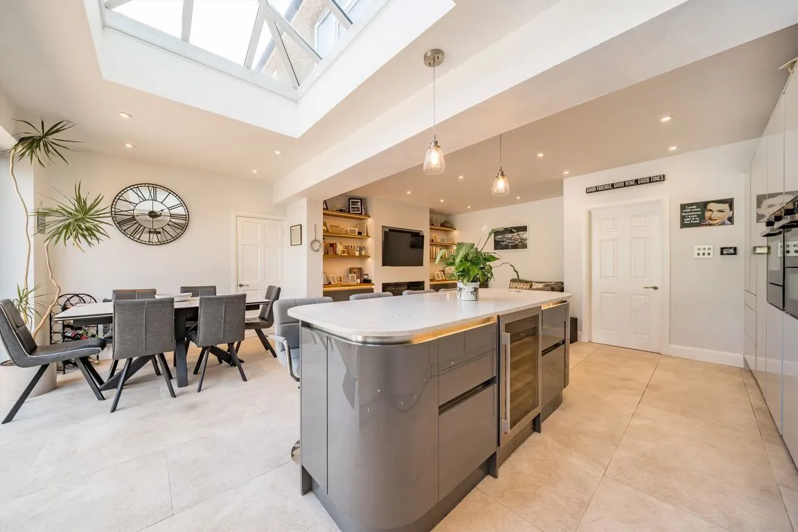 Links View Road, TW12, photo 4