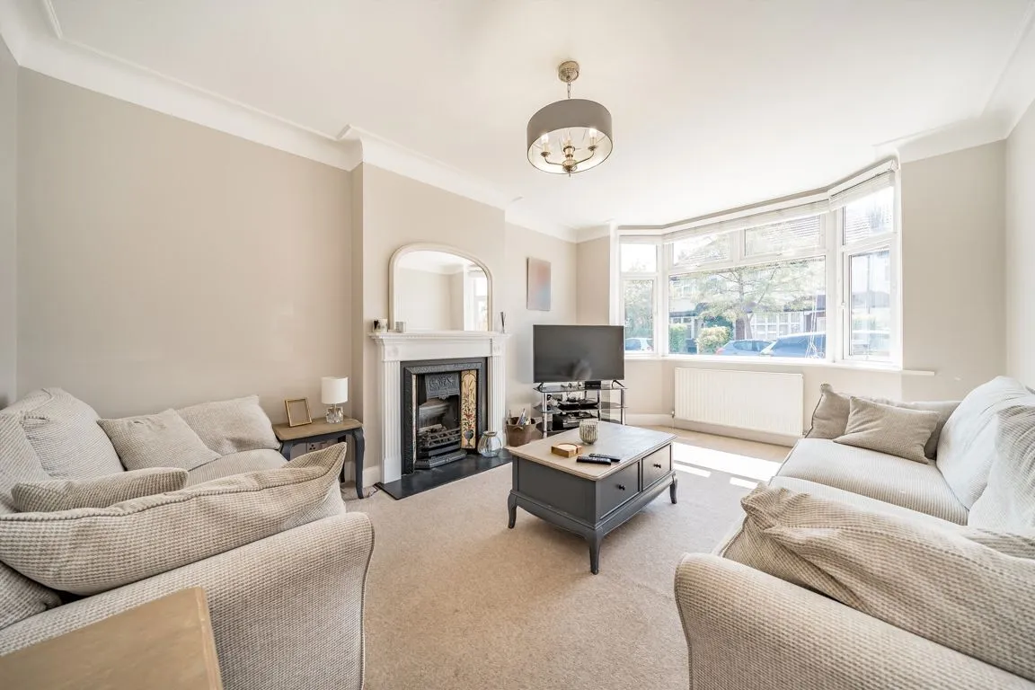 Links View Road, TW12, photo 2