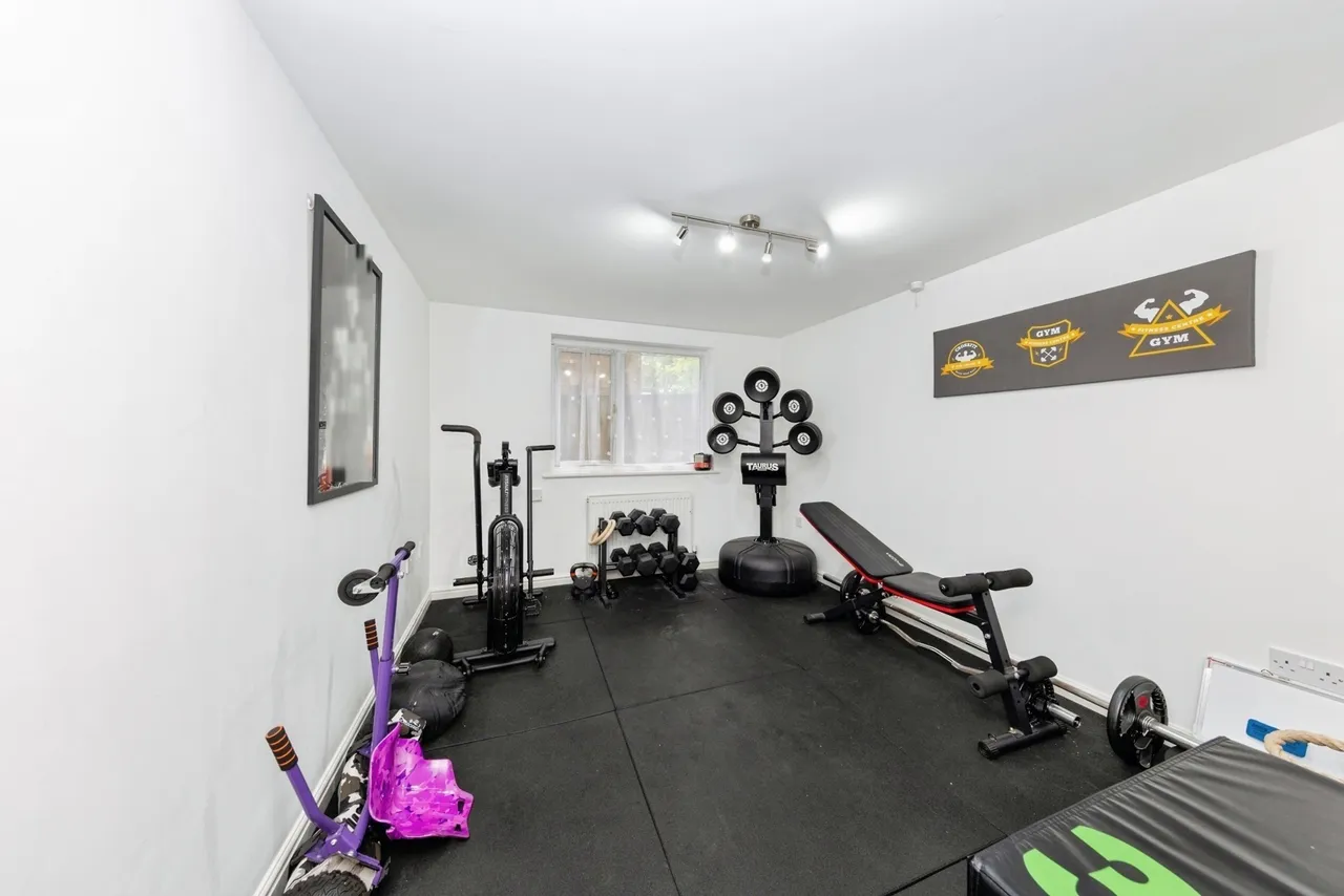 Heol Blaengwastod, Carmarthen, SA31, photo 17
