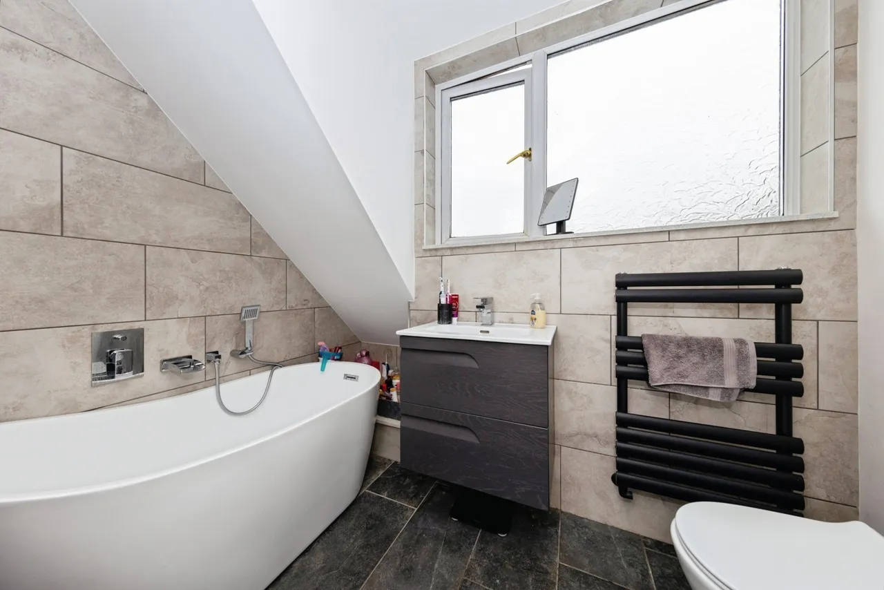 Heol Blaengwastod, Carmarthen, SA31, photo 11