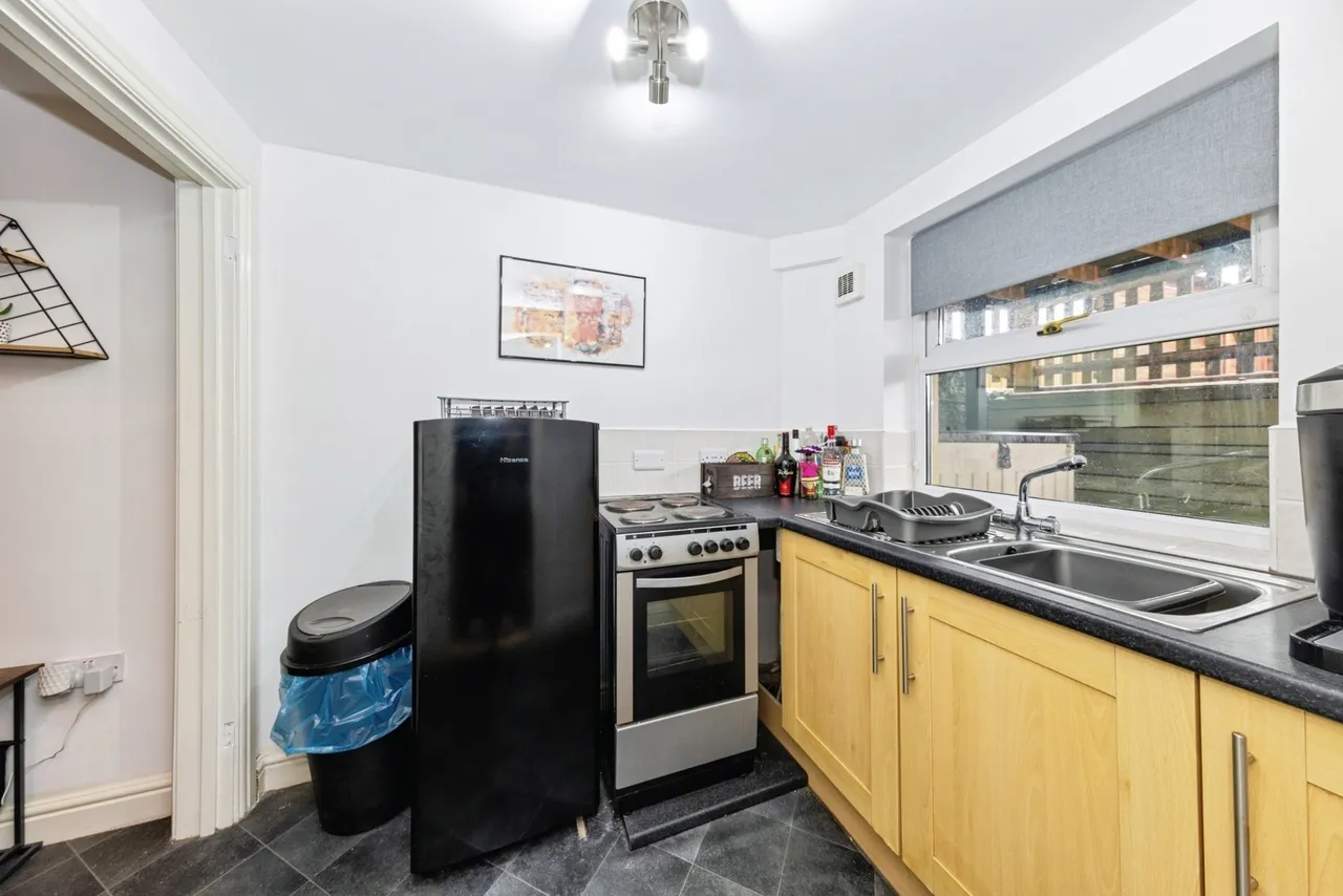 Heol Blaengwastod, Carmarthen, SA31, photo 16