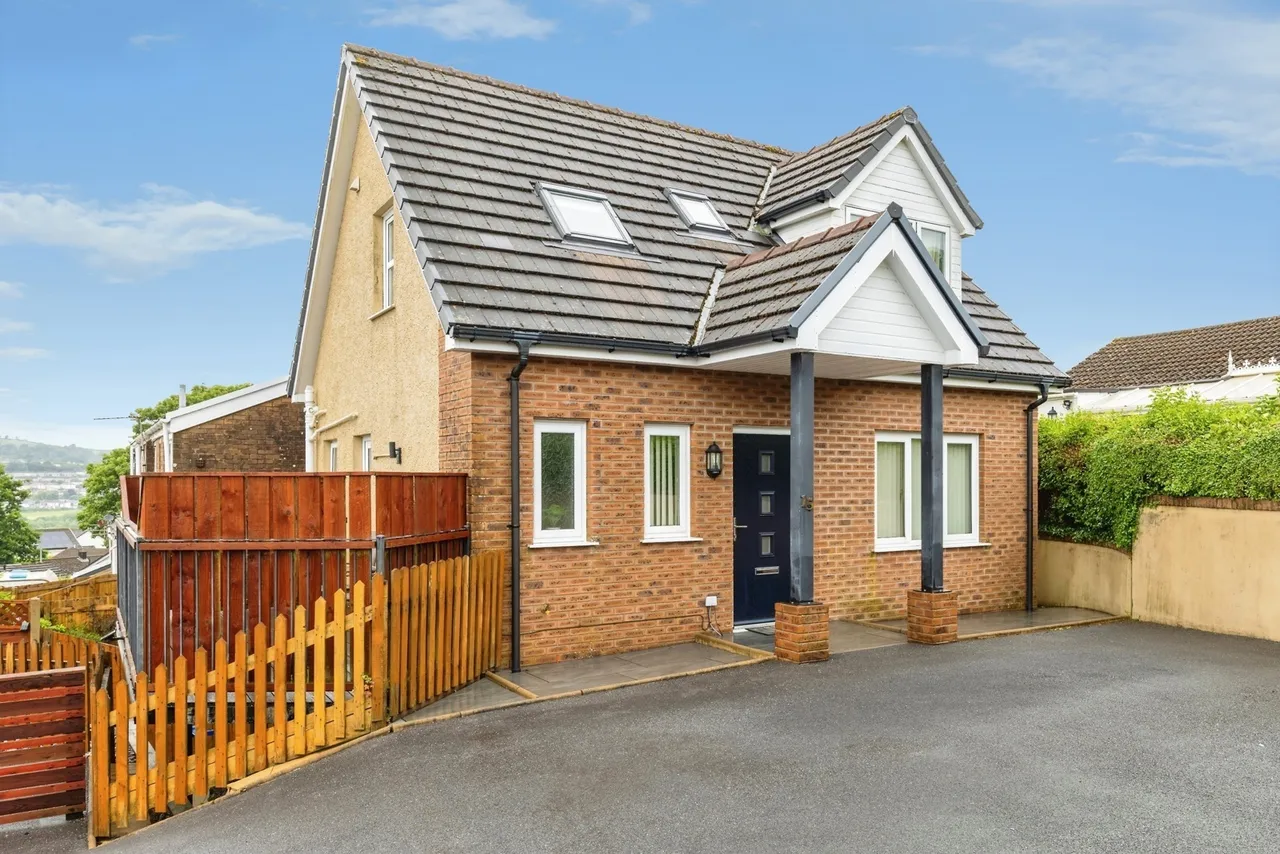 4 bed house for sale, Heol Blaengwastod, Carmarthen, SA31