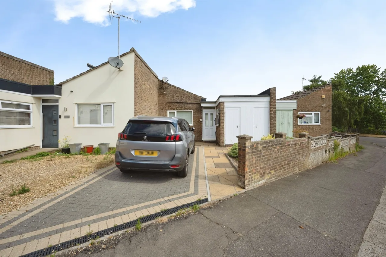 3 bed house for sale — Knaves Hill, Linslade, Leighton Buzzard