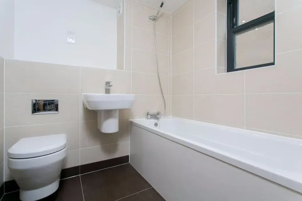 The Shaftesburys, Barking, IG11, photo 4
