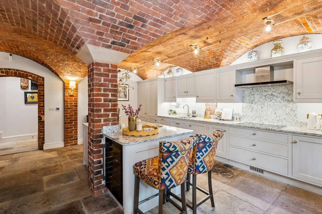 Willoughby Lane, BR1, photo 15