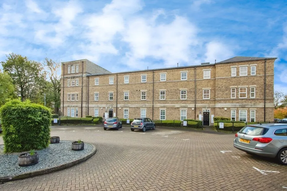 2 bed flat for sale, Beven Grove, Wakefield, WF1