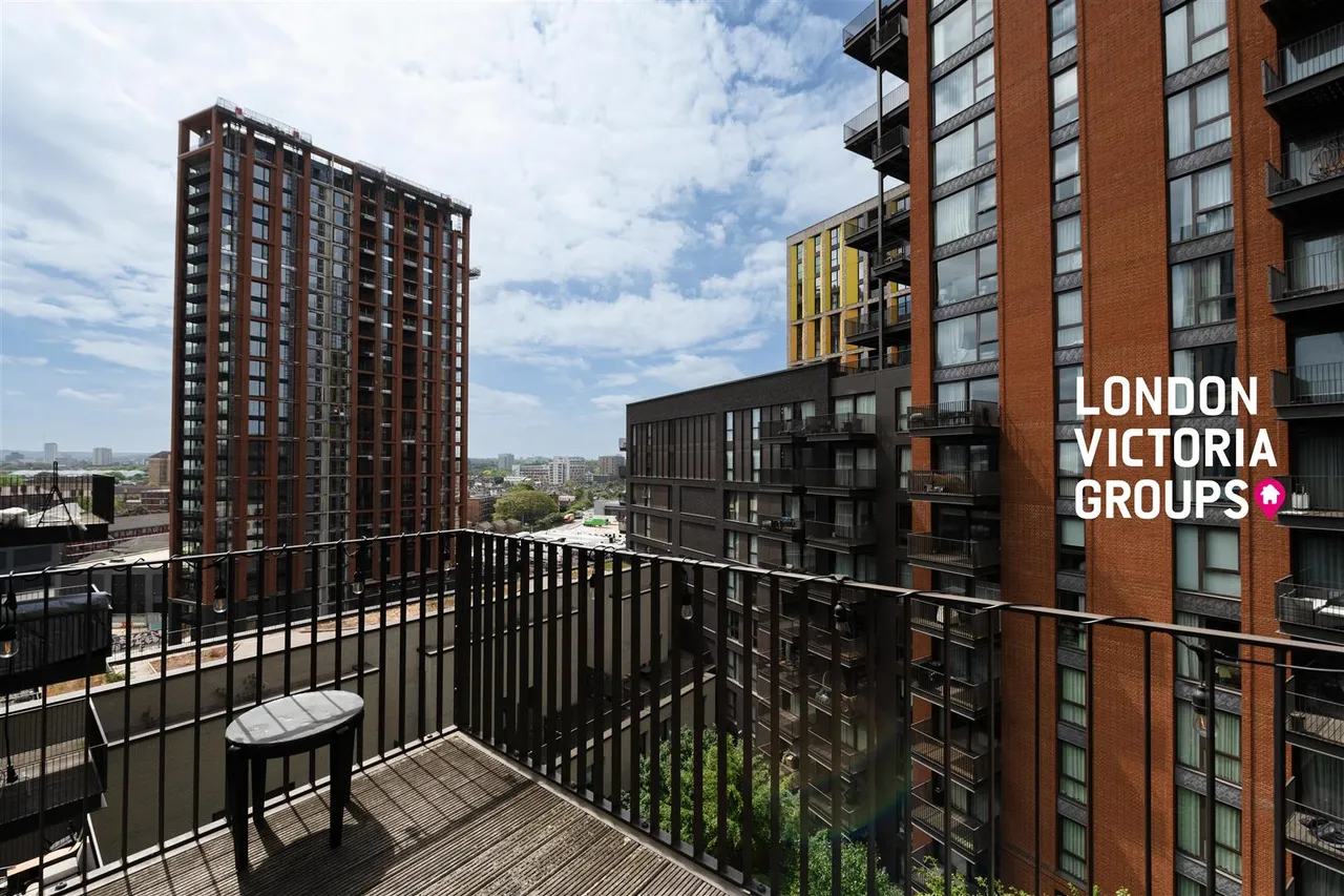 Viaduct Gardens, London, photo 22