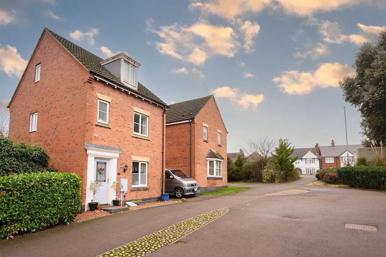 4 bed house for sale, Burdock Way, Kettering, NN14
