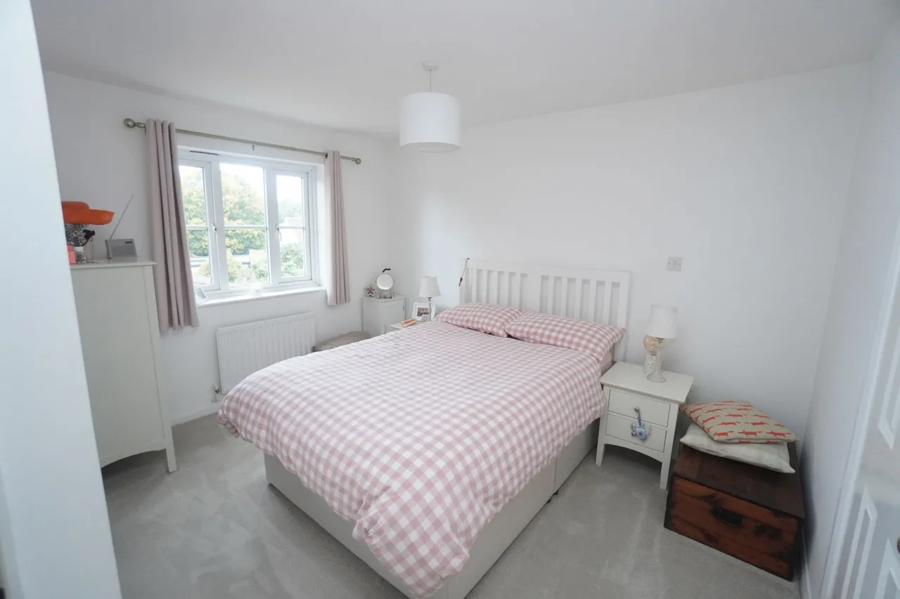 West Court, Downley, HP13, photo 7