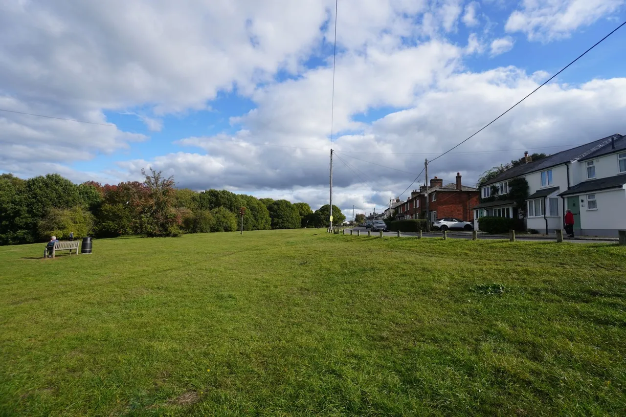 West Court, Downley, HP13, photo 16