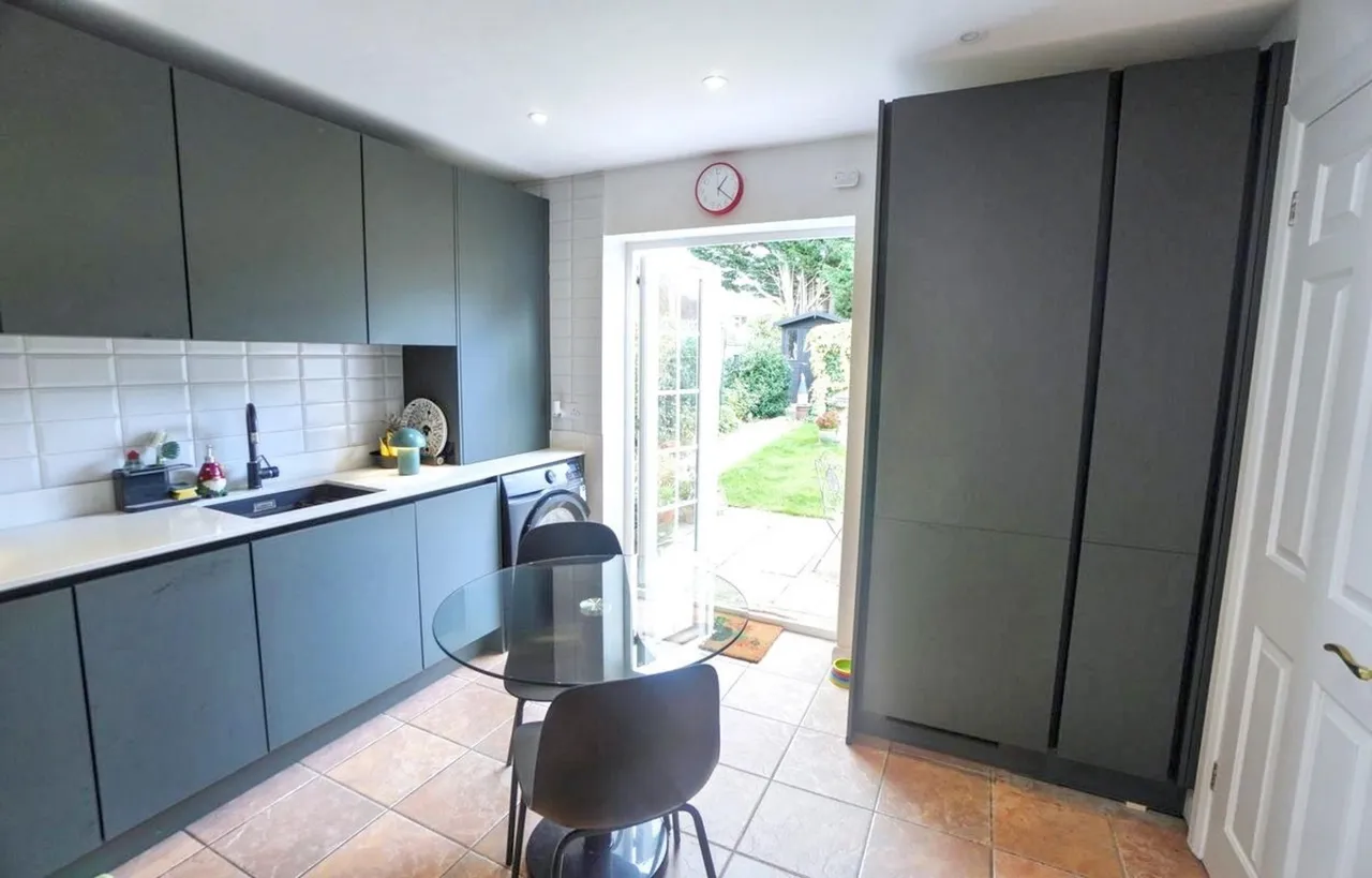 West Court, Downley, HP13, photo 5