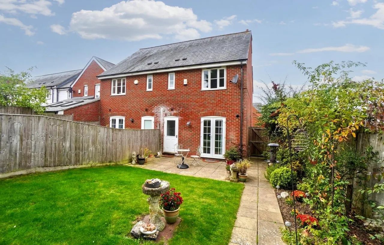 West Court, Downley, HP13, photo 13