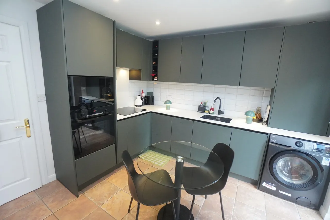 West Court, Downley, HP13, photo 4