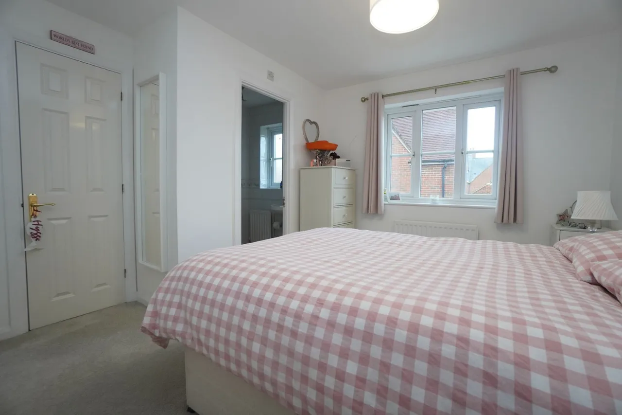 West Court, Downley, HP13, photo 8