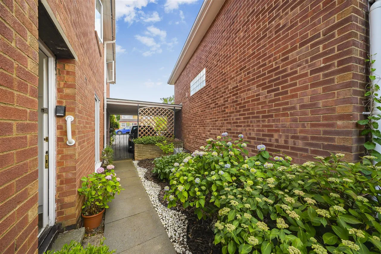 Leconfield Road, Loughborough, photo 27