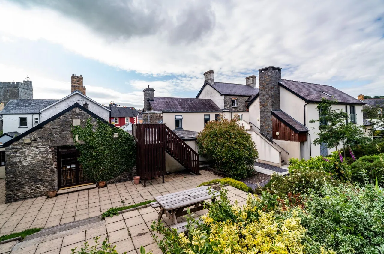 The Square, Tregaron, SY25, photo 32