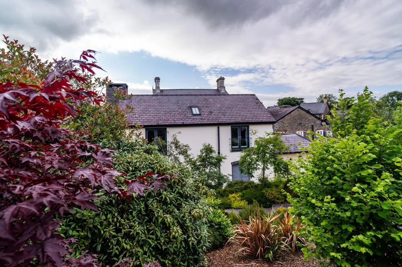 The Square, Tregaron, SY25, photo 41