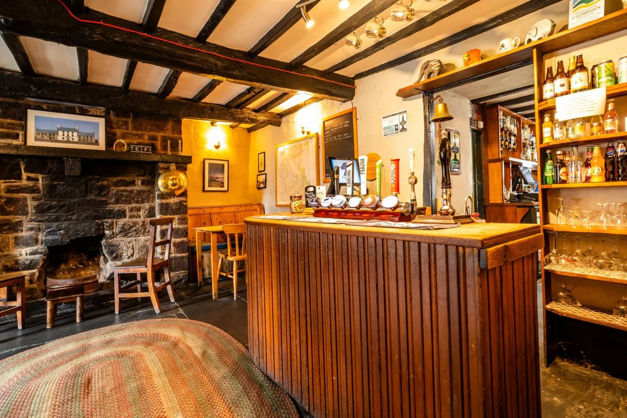 The Square, Tregaron, SY25, photo 4